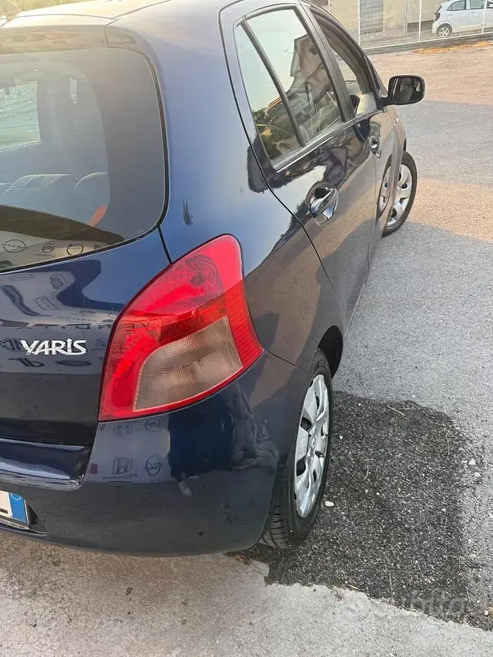 Usata Toyota Yaris 87 CV (63 kW) 2007 Blu Utilitaria