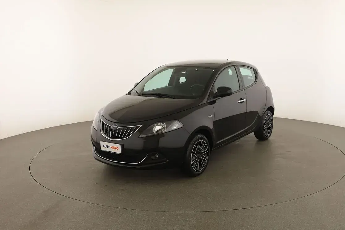 Usata Lancia Ypsilon Gold 70 CV (51 kW) 2022 Nero Utilitaria