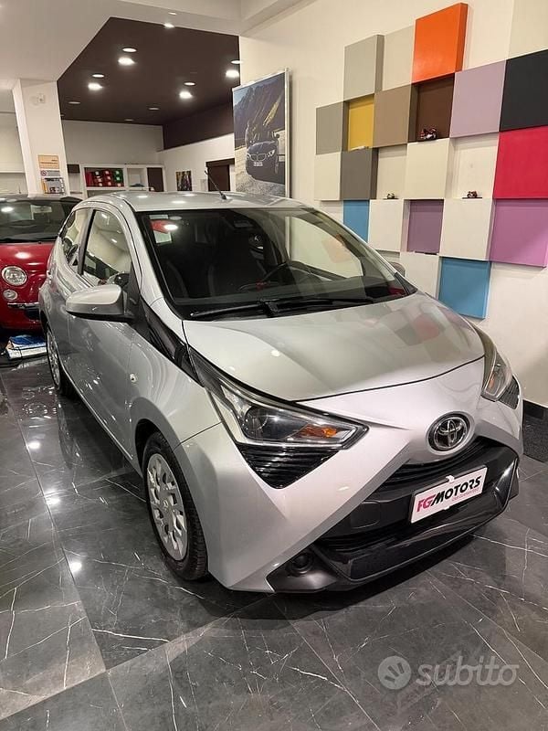 Usata Toyota Aygo Cool 72 CV (52 kW) 2018 Grigio Utilitaria