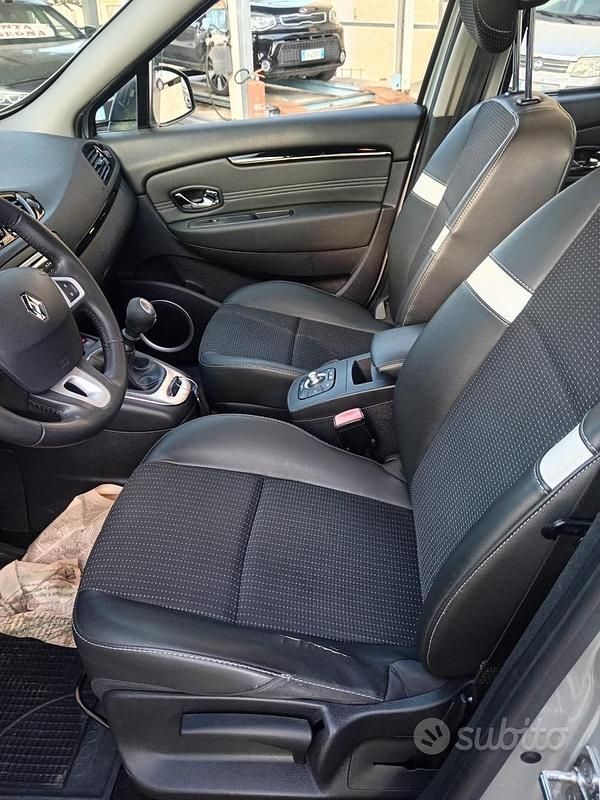 Usata Renault Scénic III Dynamique 110 CV (80 kW) 2011 Grigio Monovolume