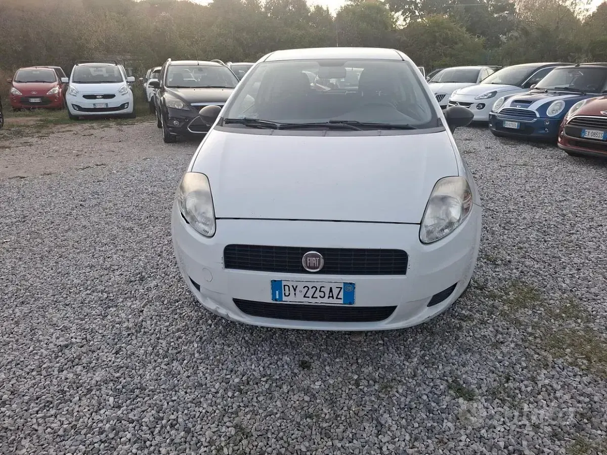 Usata Fiat Grande Punto 65 CV (47 kW) 2009 Bianco Utilitaria