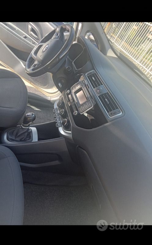 Usata Kia Rio 75 CV (55 kW) 2015 Bianco Berlina