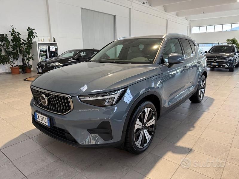 Grigio Usata 2022 Volvo XC40 Plus SUV | 32.300 € (Cara) - Immagine 1/4