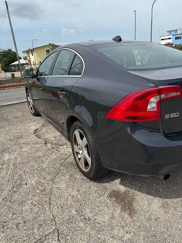 Usata Volvo S60 Momentum 163 CV (119 kW) 2012 Grigio Berlina