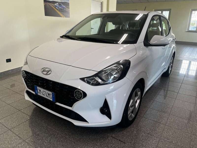Usata Hyundai i10 67 CV (49 kW) 2023 Bianco Utilitaria