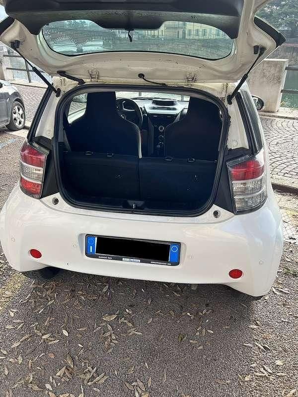 Begagnad Toyota iQ 68 HK (50 kW) 2014 Halvkombi