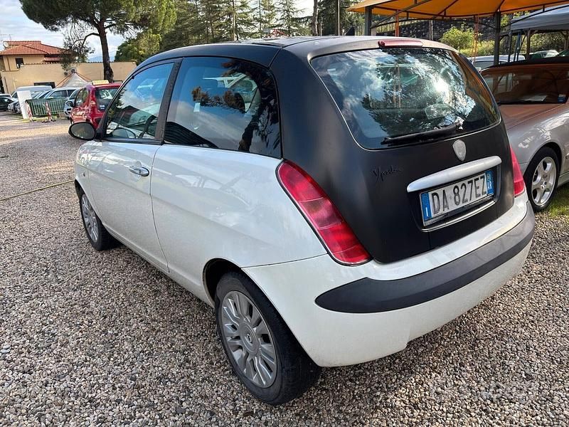 Usata Lancia Ypsilon 60 CV (44 kW) 2006 Bianco Utilitaria