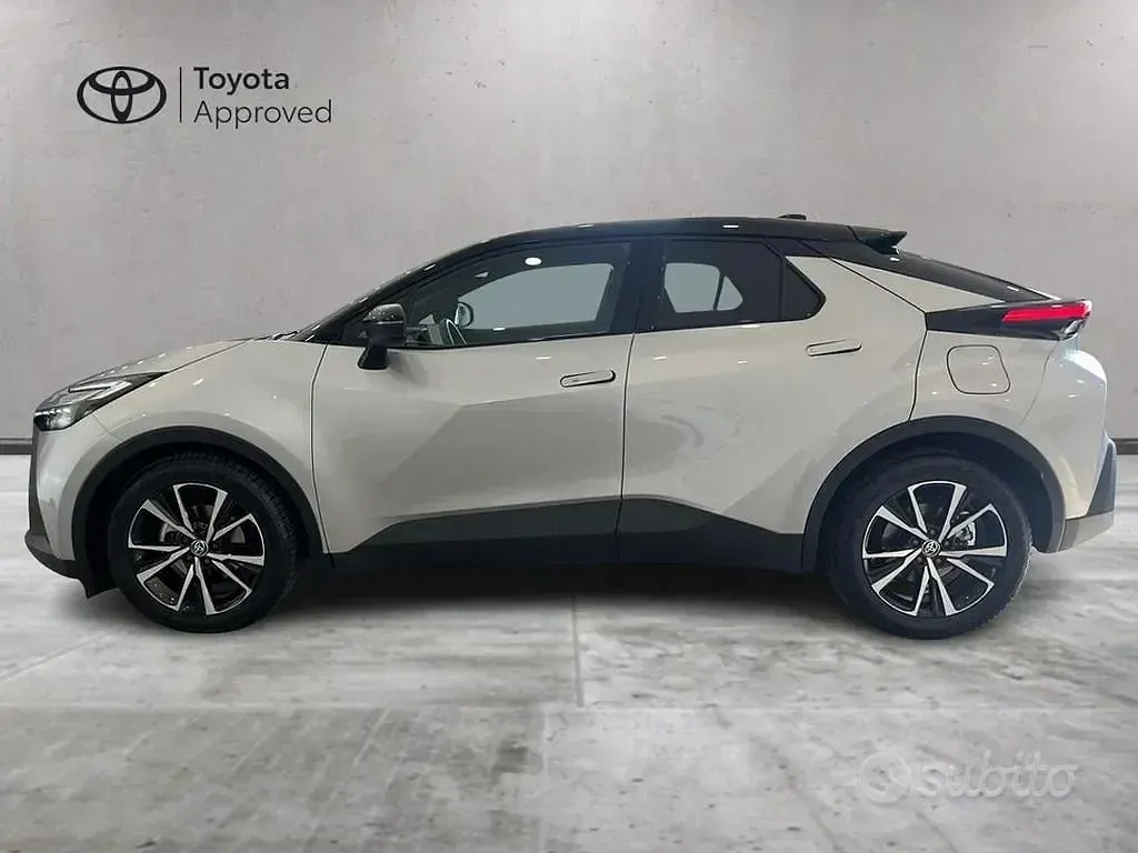 Usata Toyota C-HR Trend 140 CV (102 kW) 2024 Argento SUV