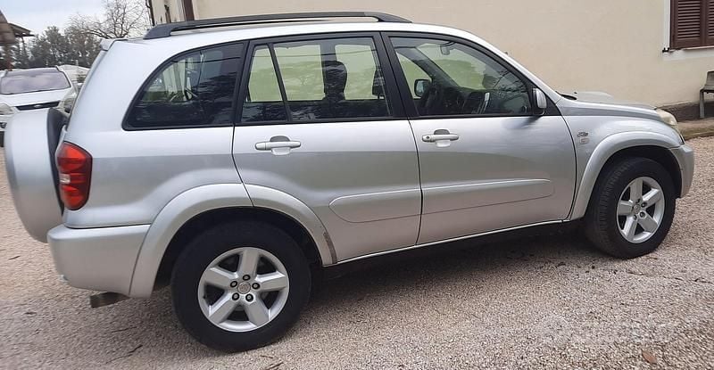 Usata Toyota RAV4 2004 Grigio Berlina