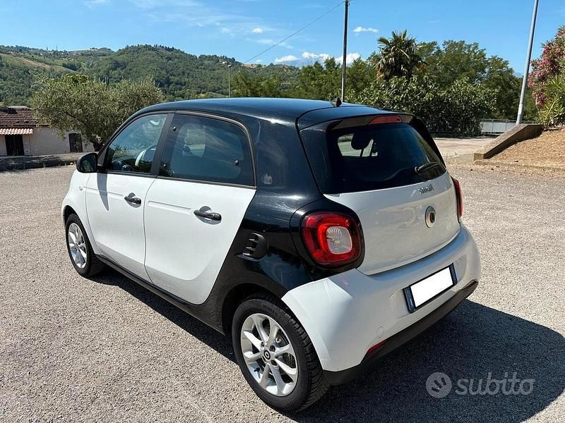 Usata Smart ForFour Passion 71 CV (52 kW) 2016 Bianco Utilitaria