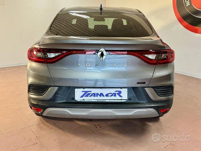 Usata Renault Arkana Techno 145 CV (106 kW) 2022 Grigio SUV