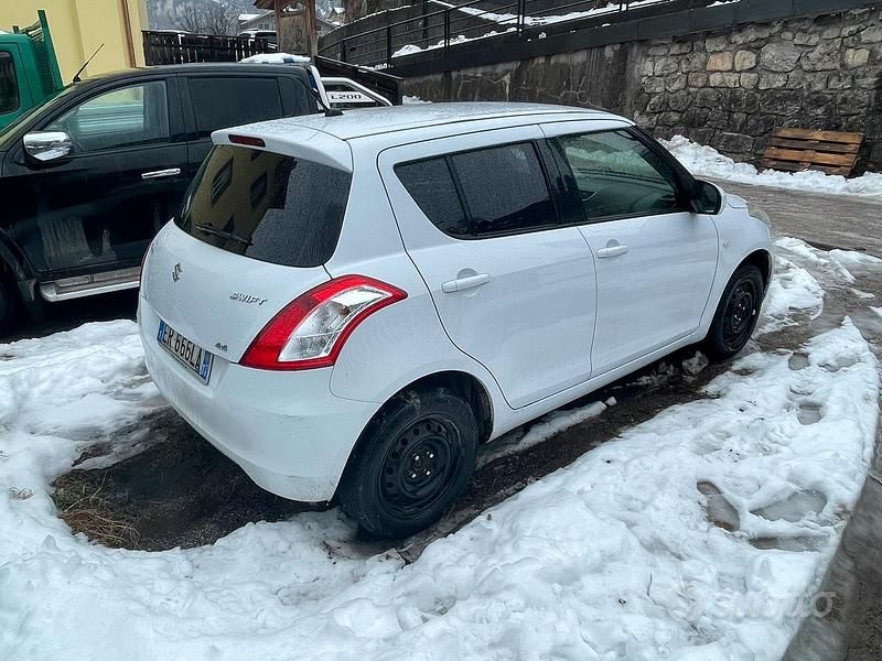 Second-hand Suzuki Swift 94 CP (69 kW) 2013 Alb Berlinǎ