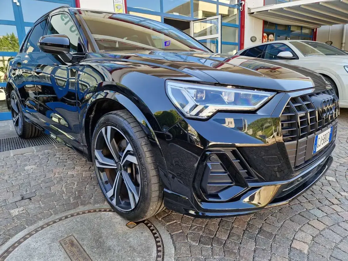 Usata Audi Q3 S-line plus 200 CV (147 kW) 2022 Mythosschwarz metallic SUV