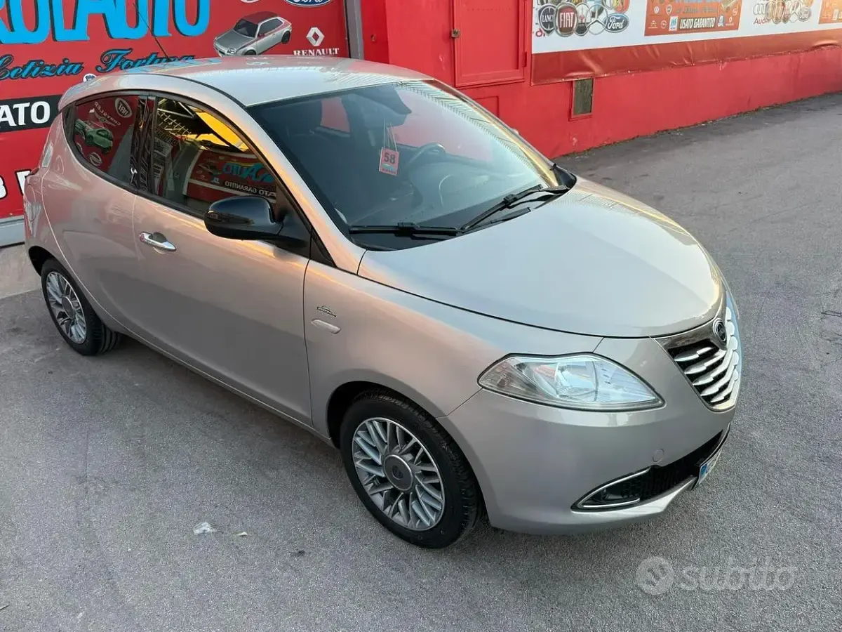 Usata Lancia Ypsilon Platinum 95 CV (69 kW) 2011 Grigio Utilitaria