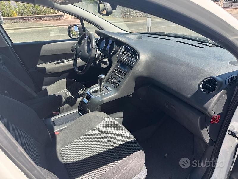 Usata Peugeot 5008 Family 150 CV (110 kW) 2011 Bianco Monovolume