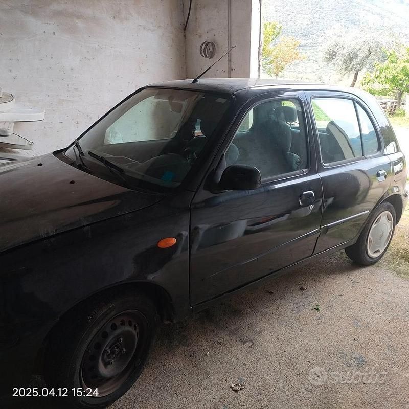 Usata Nissan Micra 2004 Nero Utilitaria