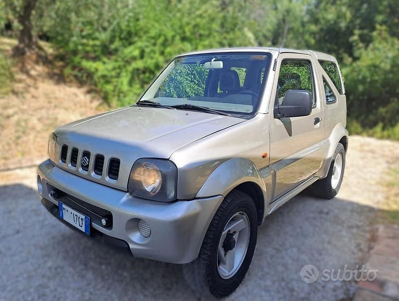 Usata Suzuki Jimny 80 CV (58 kW) 2004 Grigio SUV