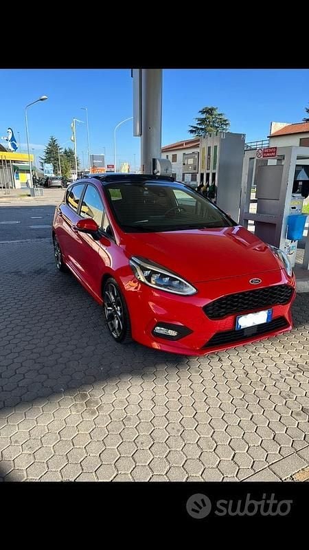 Rosso Usata 2019 Ford Fiesta ST-Line Berlina | 12.200 € (Buon prezzo) - Immagine 1/4