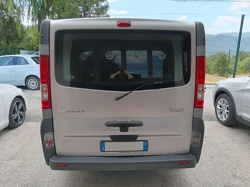 Usata Renault Trafic 116 CV (85 kW) 2008 Argento Monovolume