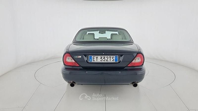 Usata Jaguar XJR 396 CV (291 kW) 2004 Verde Berlina