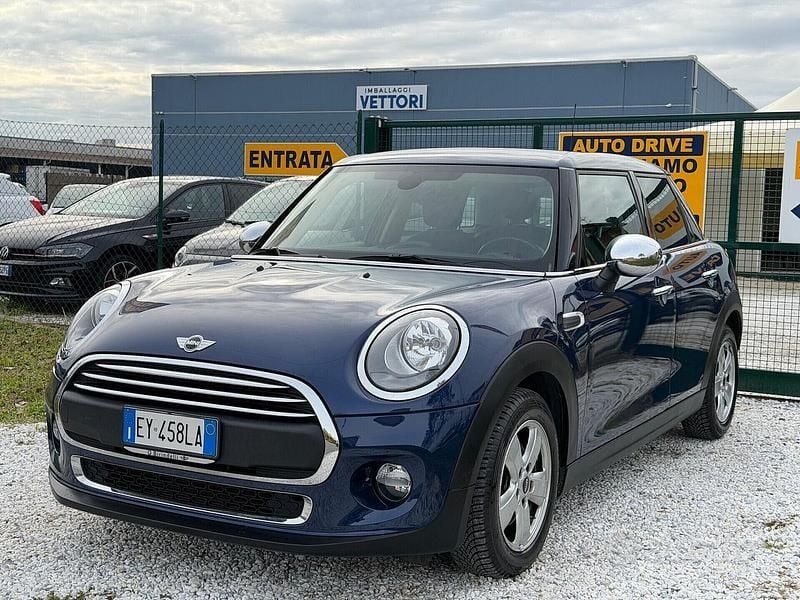 Usata Mini ONE 102 CV (75 kW) 2015 Blu Utilitaria
