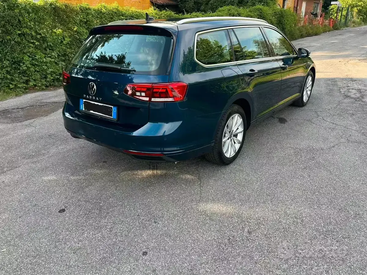 Usata VW Passat 150 CV (110 kW) 2022 Bluazzurro Station wagon