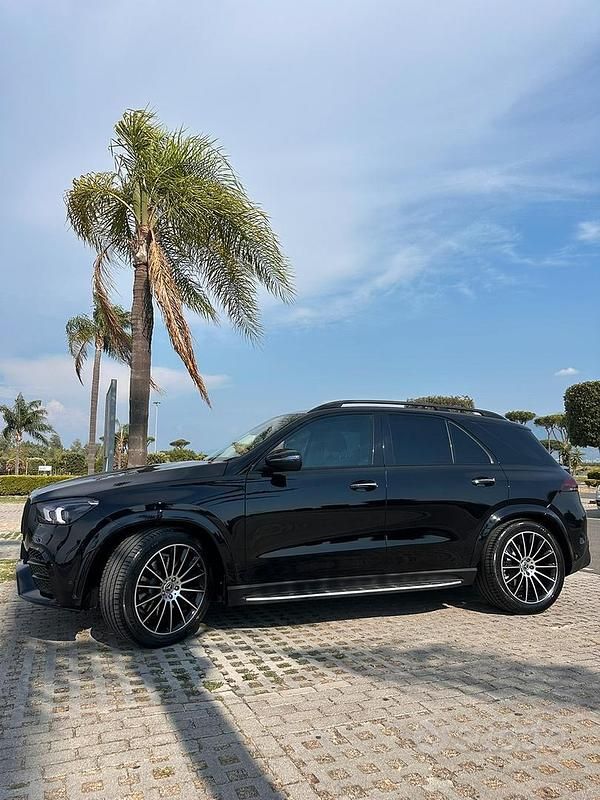 Nero Usata 2023 Mercedes GLE300 SUV | 58.000 € (Buon prezzo) - Immagine 1/4