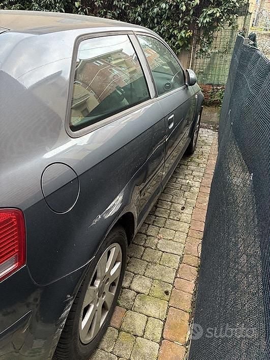 Begagnad Audi A3 Ambiente 140 HK (102 kW) 2005 Grå Halvkombi