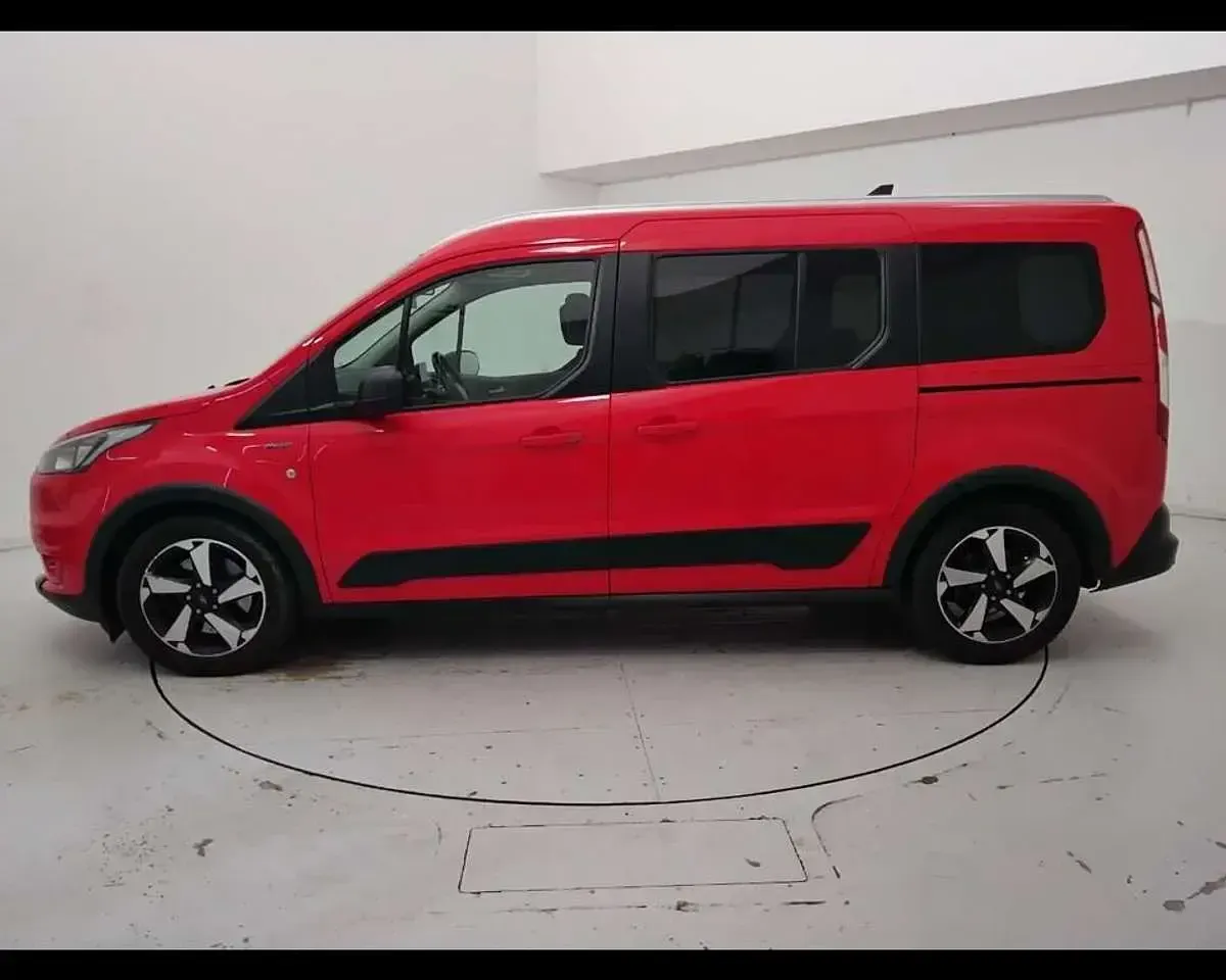 Usata Ford Tourneo Active 120 CV (88 kW) 2022 Rosso Furgone