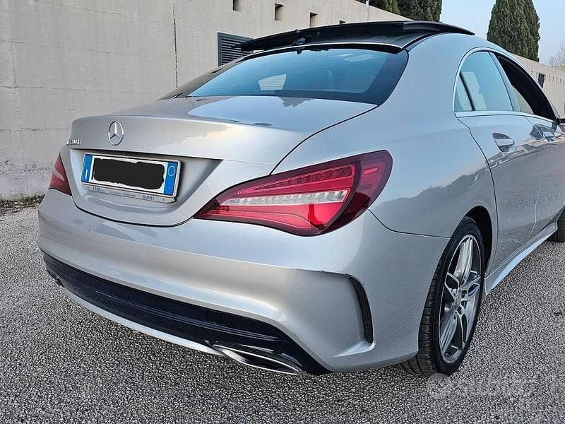 Grigio Usata 2016 Mercedes CLA200 Premium Tre volumi | 14.500 € (Buon prezzo) - Immagine 1/4
