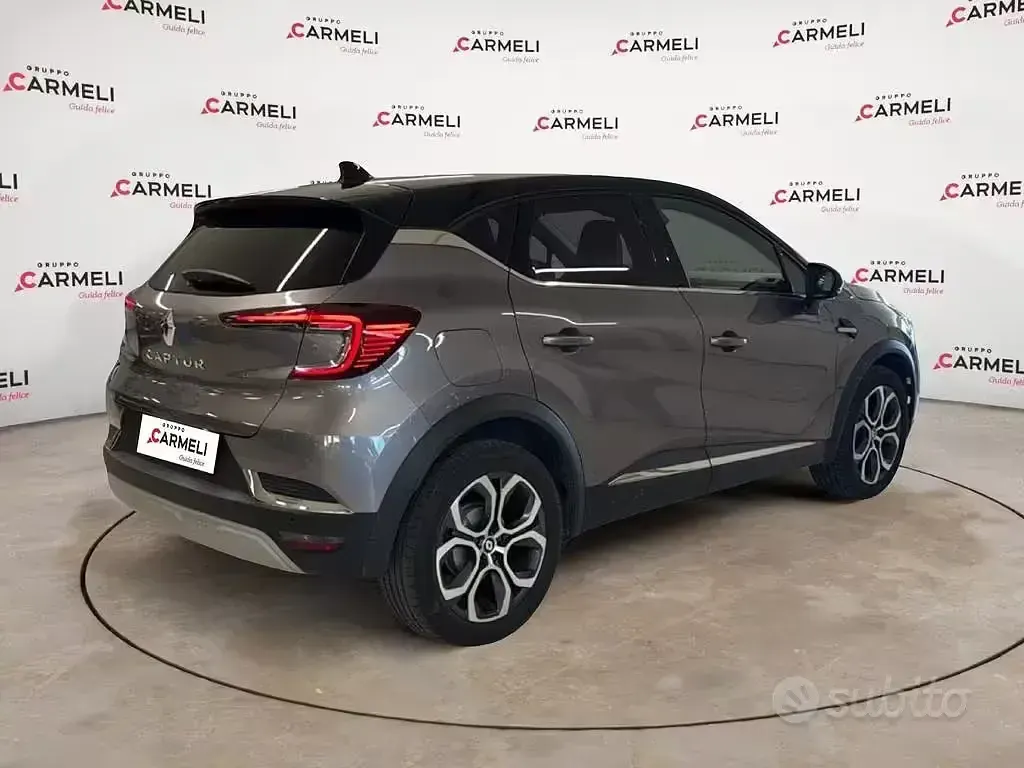 Usata Renault Captur Techno 101 CV (74 kW) 2023 Grigio SUV