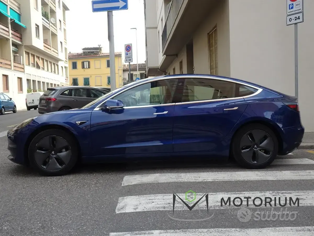Usata Tesla Model 3 Long Range AWD 152 kW (208 CV) 2019 Bluazzurro Berlina