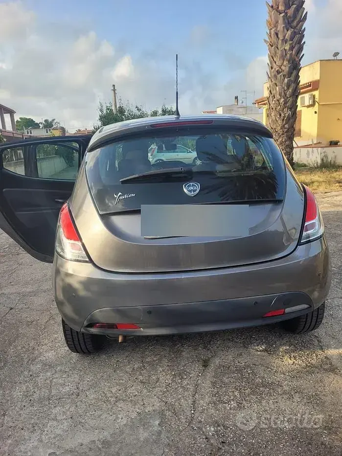 Usata Lancia Ypsilon 69 CV (50 kW) 2011 Grigio Utilitaria