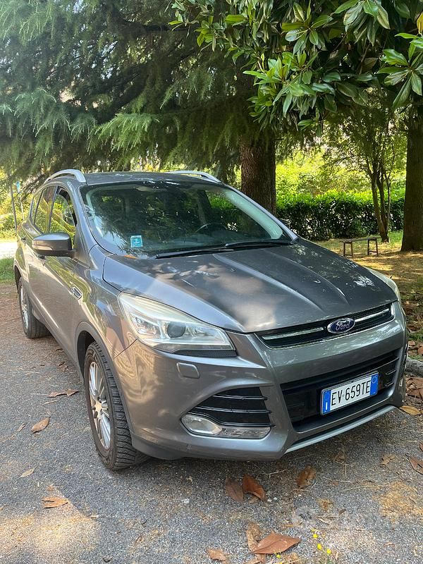 Usata Ford Kuga 140 CV (102 kW) 2014 Grigio SUV