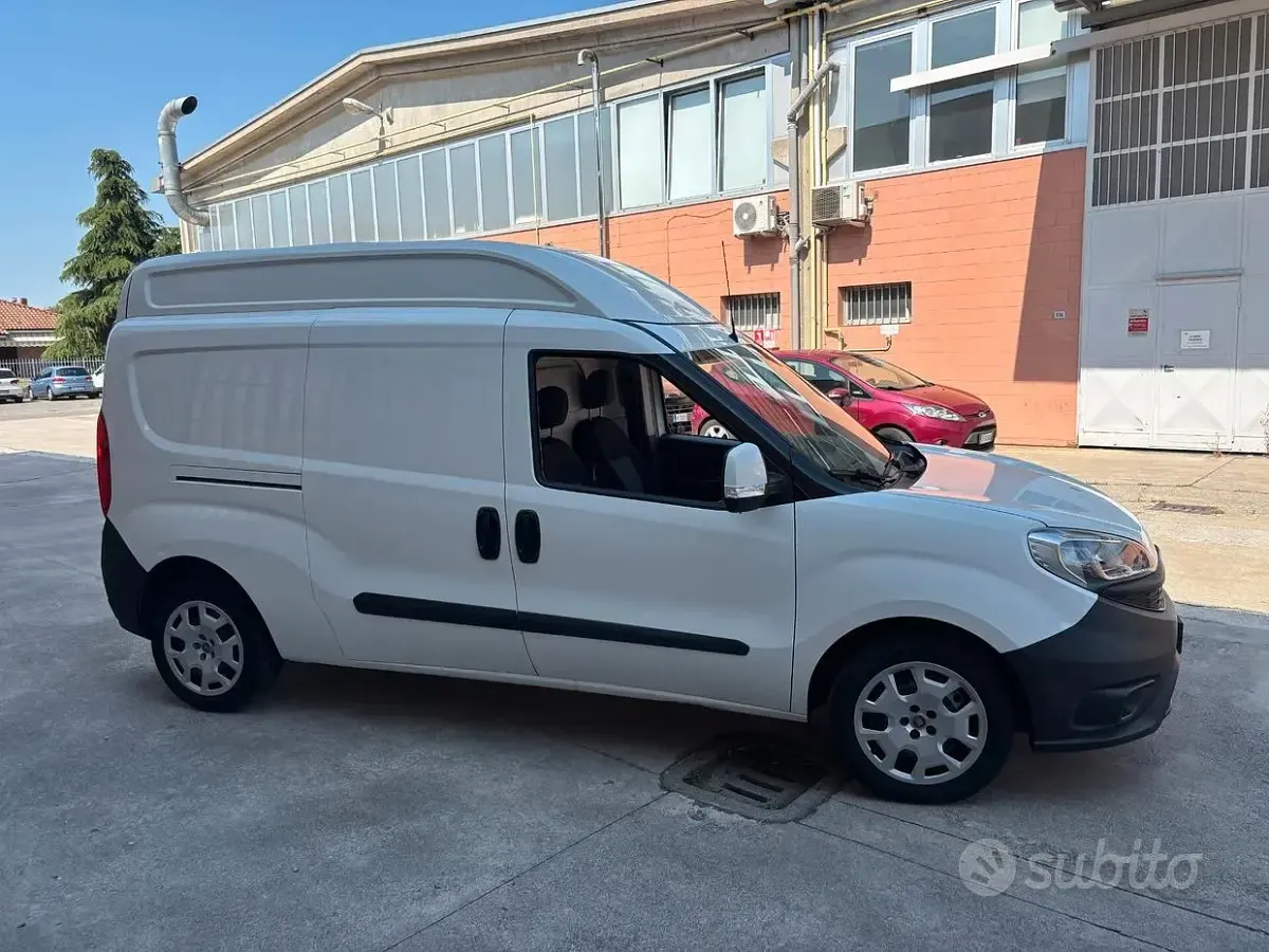 Usata Fiat Doblò Lounge 120 CV (88 kW) 2018 Bianco Monovolume