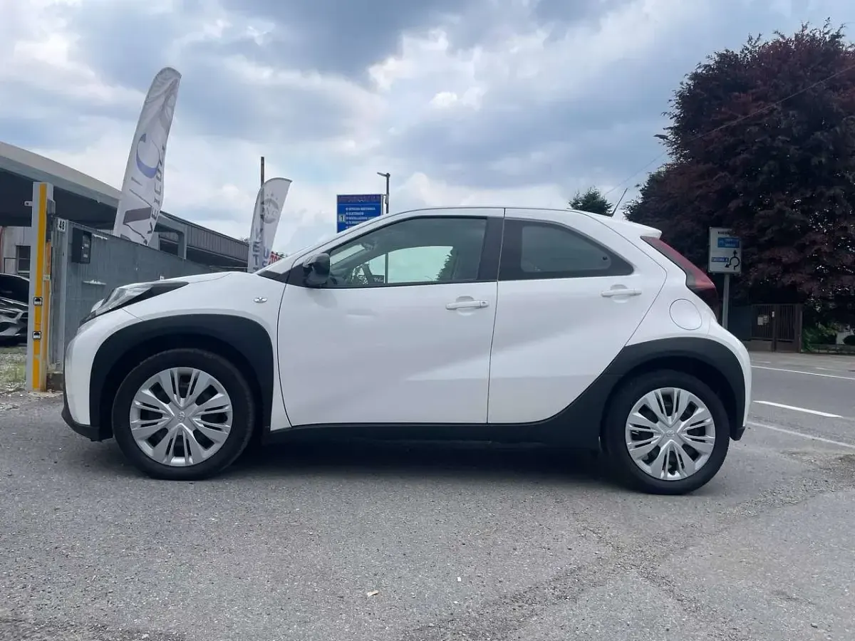 Usata Toyota Aygo X Active 72 CV (52 kW) 2023 Bianco SUV