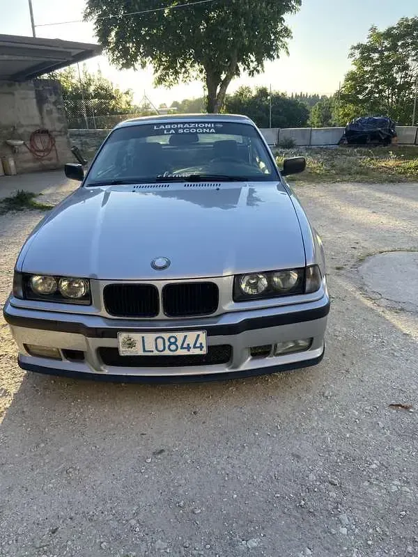 Usata BMW 318 140 CV (102 kW) 1996 Coupé