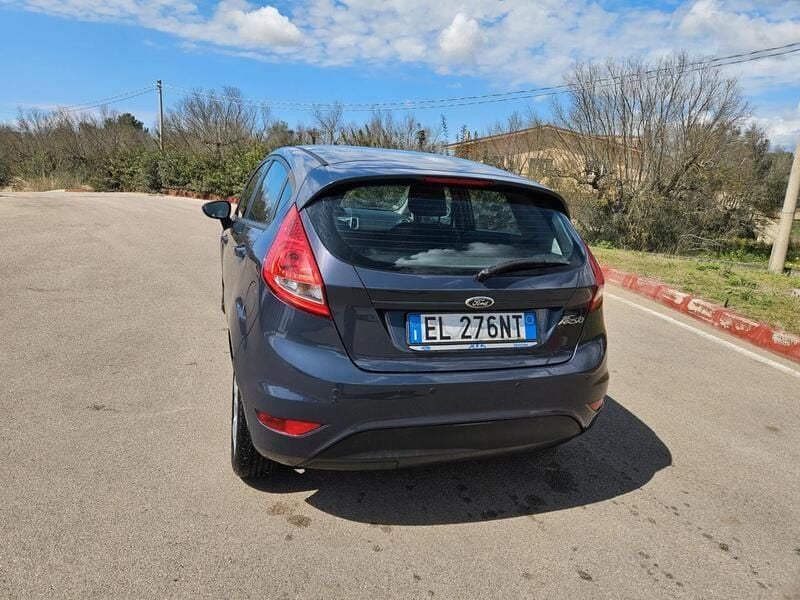 Usata Ford Fiesta Titanium 70 CV (51 kW) 2012 Blu Utilitaria