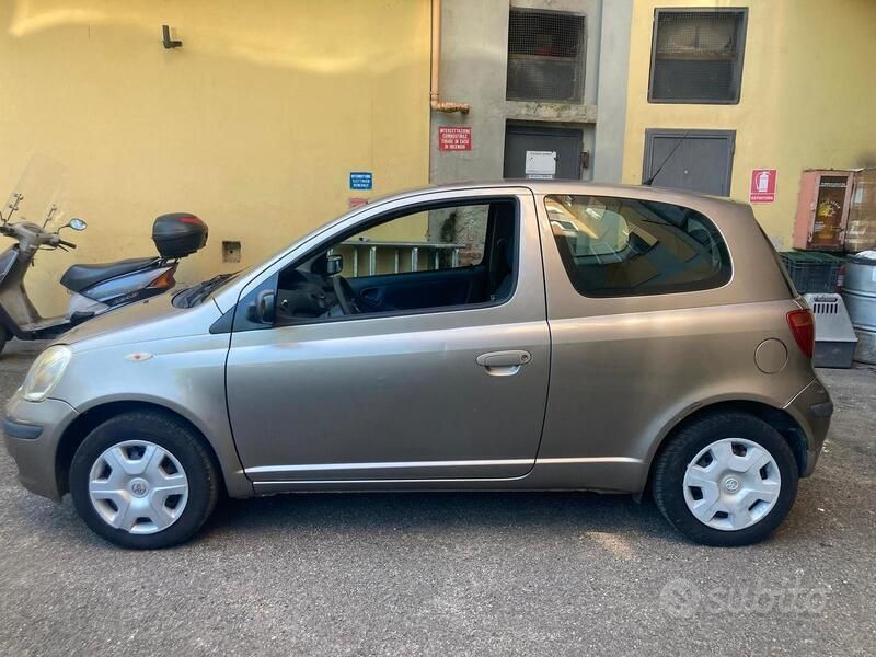 Usata Toyota Yaris 68 CV (50 kW) 2003 Beige Utilitaria