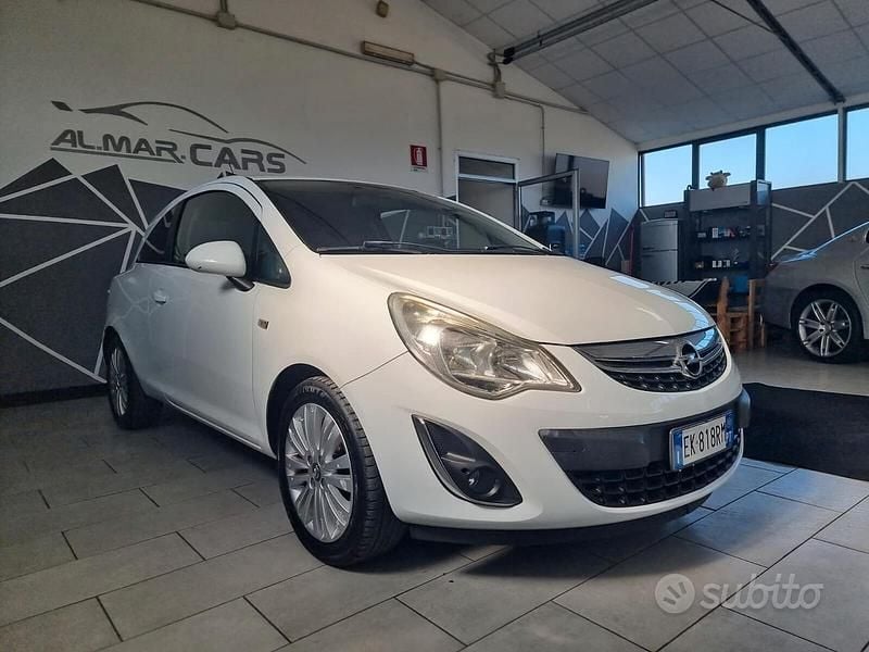 Usata Opel Corsa Club 86 CV (63 kW) 2011 Bianco Utilitaria
