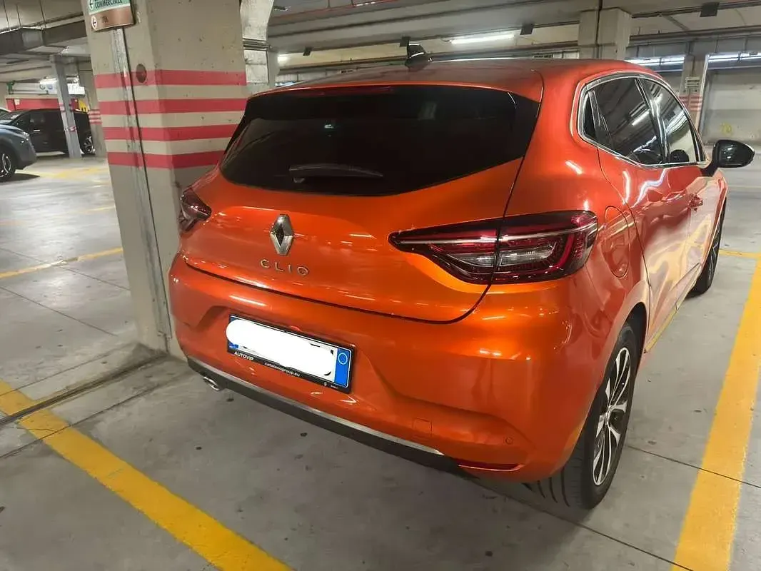 Usata Renault Clio V Techno 101 CV (74 kW) 2022 Arancione Berlina