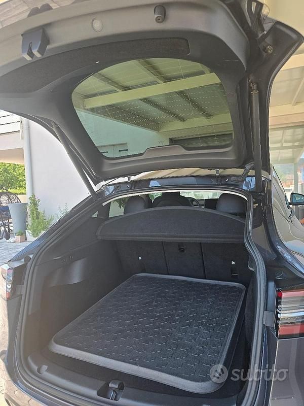 Usata Tesla Model Y Long Range AWD 152 kW (208 CV) 2023 Grigio SUV