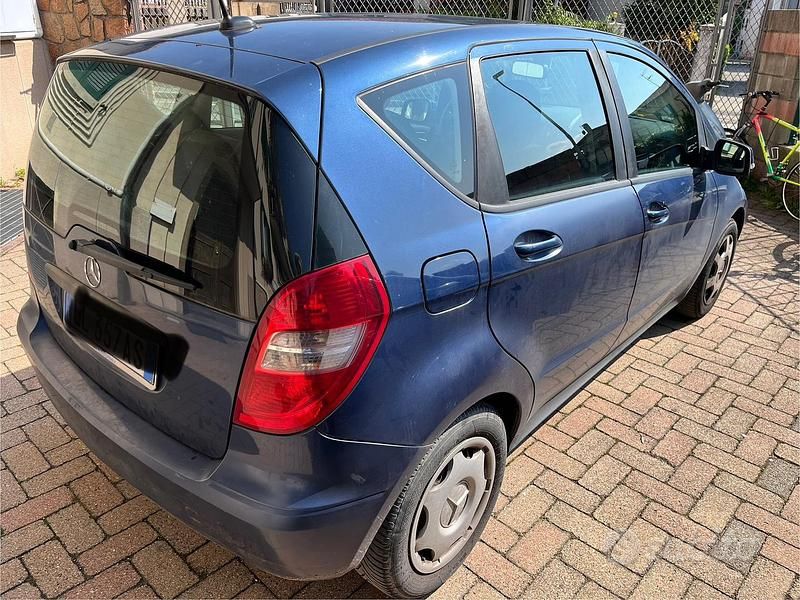 Usado Mercedes A160 Executive 95 CV (69 kW) 2012 Azul Monovolumen