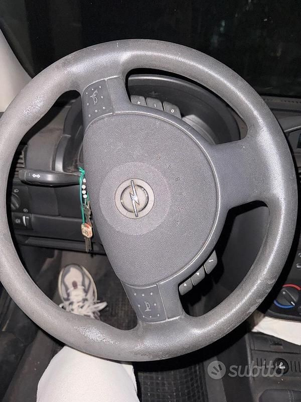 Usata Opel Corsa 2003 Blu Utilitaria
