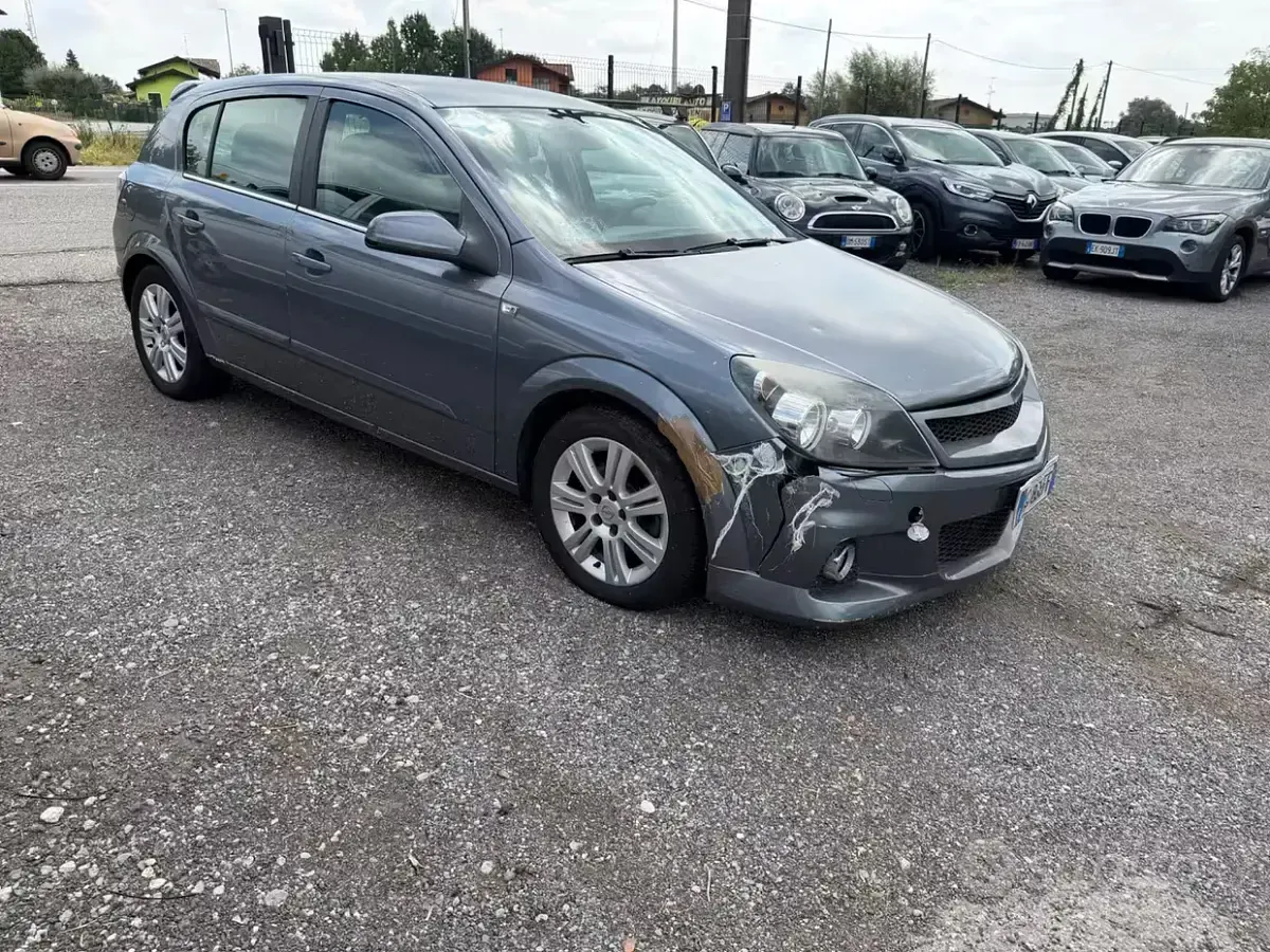 Usata Opel Astra Cosmo 101 CV (74 kW) 2007 Grigio Berlina