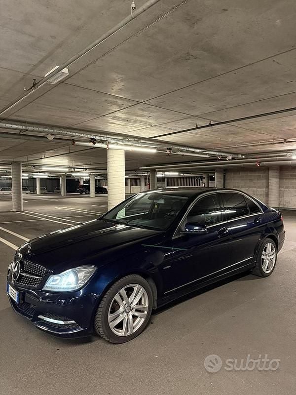 Usata Mercedes C220 170 CV (125 kW) 2011 Blu Berlina