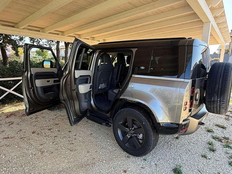 Usata Land Rover Defender 200 CV (147 kW) 2024 Grigio SUV