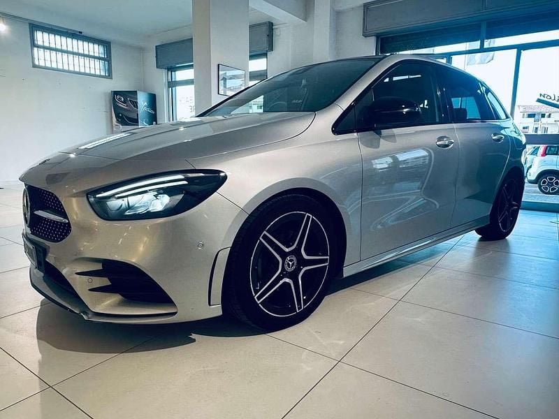 Usata Mercedes B200 Premium 150 CV (110 kW) 2021 Argento metallizzato Utilitaria