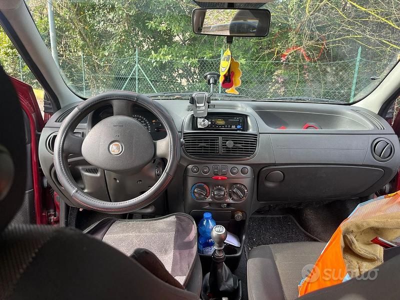 Usata Fiat Punto Active 60 CV (44 kW) 2009 Rosso Utilitaria