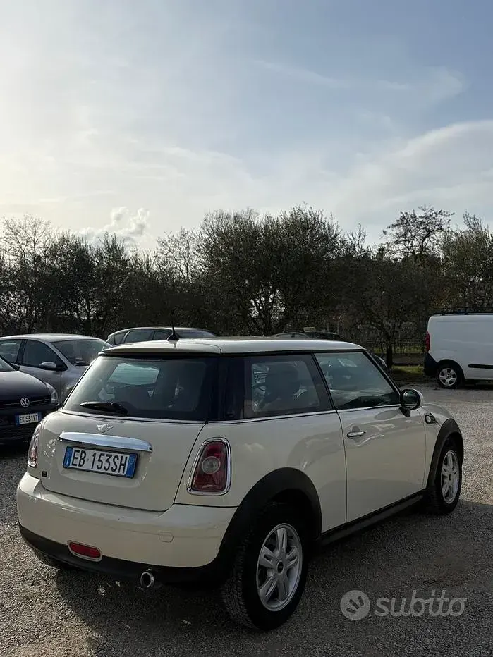 Usata Mini Cooper D 109 CV (80 kW) 2010 Bianco Utilitaria